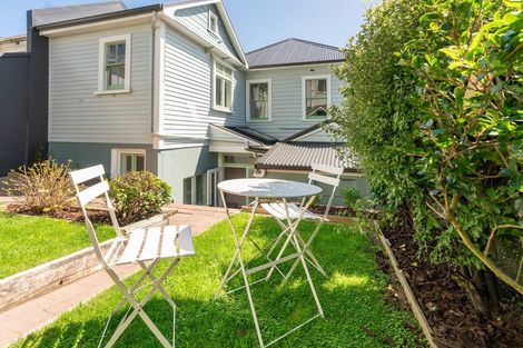 Photo of property in 16 Hawker Street, Mount Victoria, Wellington, 6011