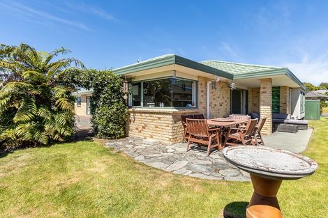 Photo of property in 51 Guildford Drive, Paraparaumu, 5032