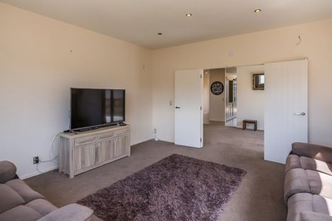Photo of property in 61 Quadrant Heights, Paraparaumu, 5032