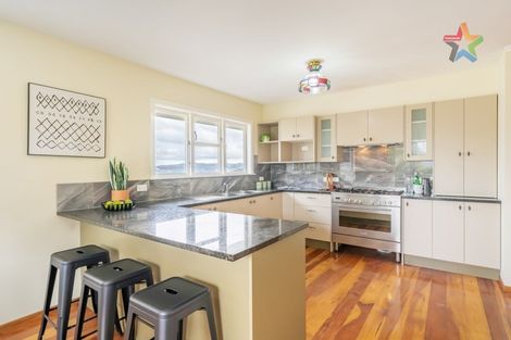 Photo of property in 102 Dowse Drive, Maungaraki, Lower Hutt, 5010