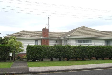 Photo of property in 4 Martin Crescent, Northcote, Auckland, 0627