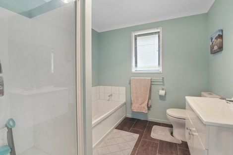 Photo of property in 27 Matenga Street, Waikanae, 5036