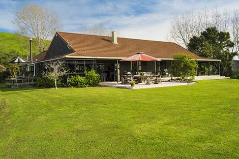Photo of property in 52 Saddler Road, Muriwai, Gisborne, 4072