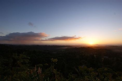 Photo of property in 850 West Coast Road, Waiatarua, Auckland, 0604