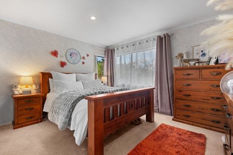 Photo of property in 100 Pacific Drive, Fitzherbert, Palmerston North, 4410