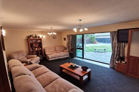 Photo of property in 11 Amdale Avenue, Broomfield, Christchurch, 8042