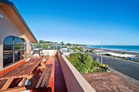 Photo of property in 10 Messenger Terrace, Oakura, 4314