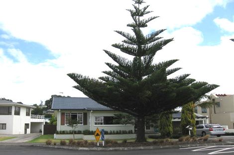 Photo of property in 10 Craig Road, Milford, Auckland, 0620
