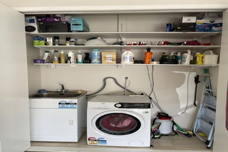 Photo of property in 18 Larmer Drive, Kumeu, 0810