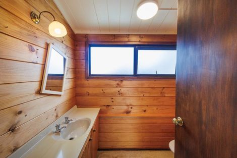 Photo of property in 21 Heathcote Place, Fitzherbert, Palmerston North, 4410