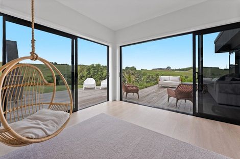 Photo of property in Tapuae, 26 Washer Road, Omata, New Plymouth, 4374