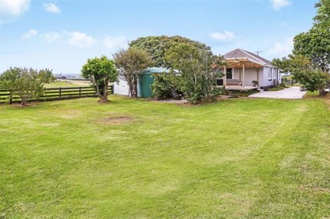 Photo of property in 104 Kaihau Road, Karioitahi, Waiuku, 2683