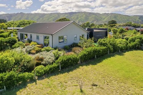 Photo of property in 2 Te Heke Place, Waikanae, 5036