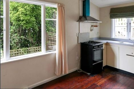 Photo of property in 33 Nottingham Street, Karori, Wellington, 6012