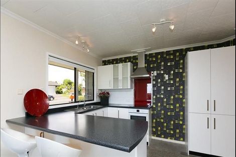 Photo of property in 121 Heta Road, Highlands Park, New Plymouth, 4312