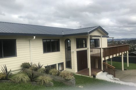 Photo of property in 123 Luckens Road, West Harbour, Auckland, 0618