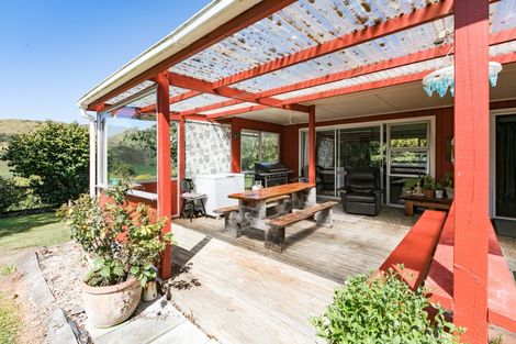 Photo of property in 1035 Kairakau Road, Kairakau, Havelock North, 4295