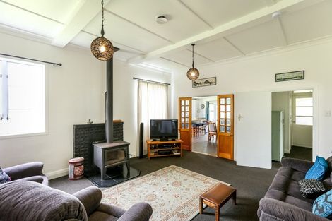 Photo of property in 2 Tayler Street, Eltham, 4322