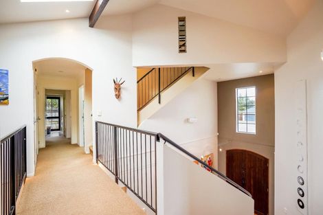 Photo of property in 16 La Lena Grove, Fitzherbert, Palmerston North, 4410