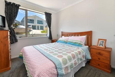 Photo of property in 8 Resolution Drive, Gulf Harbour, Whangaparaoa, 0930