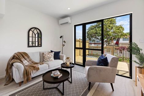 Photo of property in 1/77 Glenmore Road, Sunnyhills, Auckland, 2010