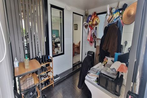 Photo of property in 8a Fruitvale Road, New Lynn, Auckland, 0600