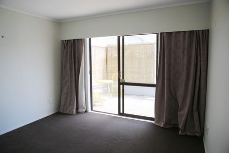 Photo of property in 3/25 Widmore Drive, Massey, Auckland, 0614