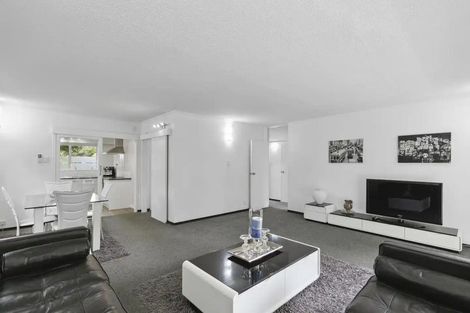 Photo of property in Standen Court, 1/90 Karori Road, Karori, Wellington, 6012