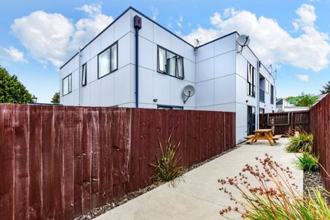 Photo of property in 3/75 Thackeray Place, Waltham, Christchurch, 8023