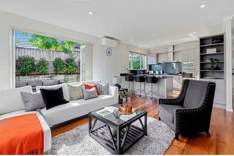 Photo of property in 12 Bur Oak Terrace, Schnapper Rock, Auckland, 0632