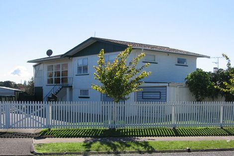 Photo of property in 106 Edgewater Drive, Pakuranga, Auckland, 2010