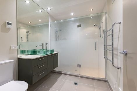 Photo of property in 317a Glenfield Road, Glenfield, Auckland, 0629