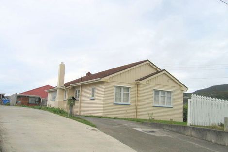 Photo of property in 16 Mexted Terrace, Tawa, Wellington, 5028