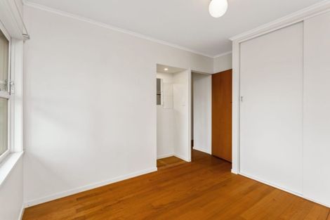 Photo of property in 1/5 Dudding Avenue, Northcote, Auckland, 0627