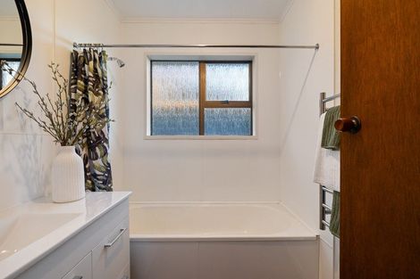 Photo of property in 32 Redwood Grove, Hokowhitu, Palmerston North, 4410
