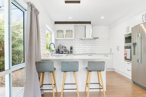 Photo of property in 28 Shah Place, Glen Eden, Auckland, 0602