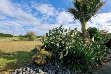 Photo of property in 466 Taupaki Road, Kumeu, 0892