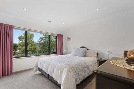 Photo of property in 24 Capricorn Place, Kawaha Point, Rotorua, 3010
