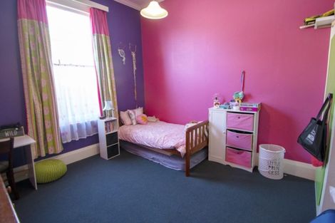 Photo of property in 127 Hargest Crescent, Saint Clair, Dunedin, 9012