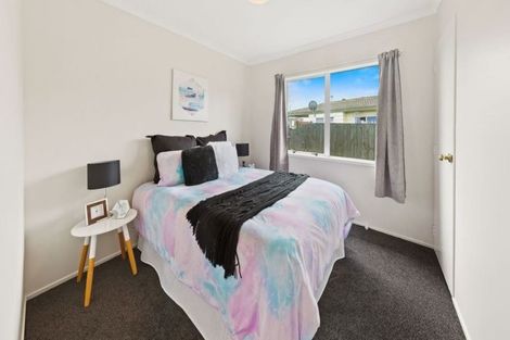 Photo of property in 2/20 Solveig Place, Randwick Park, Auckland, 2105