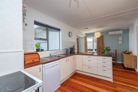 Photo of property in 2 Kapiti Crescent, Titahi Bay, Porirua, 5022