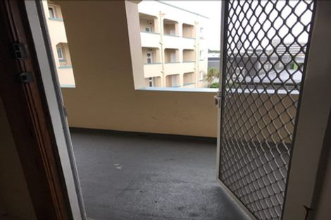 Photo of property in Devonport Apartments, 36/127 Saint Aubyn Street, New Plymouth, 4310