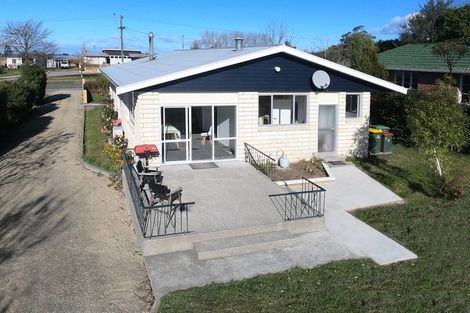 Photo of property in 60 Timaru Road, Waimate, 7924