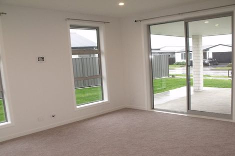 Photo of property in 19 Ruahine Road, Poraiti, Napier, 4112