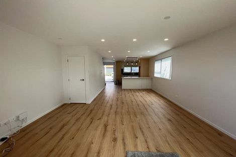 Photo of property in 2/28 Croydon Road, New Lynn, Auckland, 0600