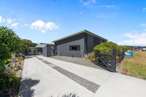 Photo of property in 46 Kent Avenue, Waitarere Beach, Levin, 5510