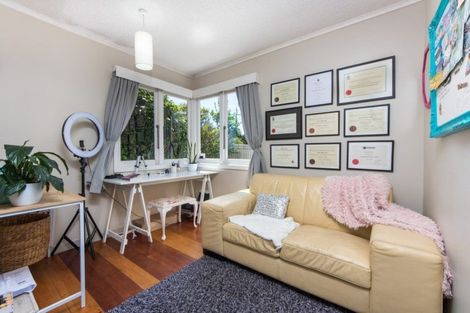 Photo of property in 50 Island Bay Road, Beach Haven, Auckland, 0626
