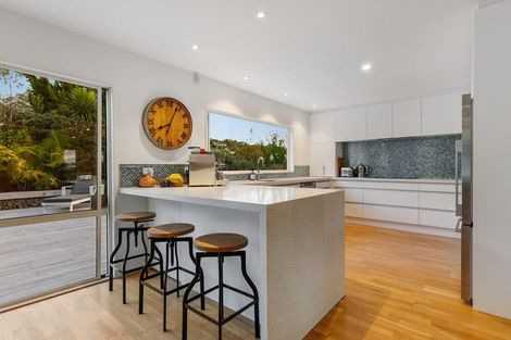 Photo of property in 23 Esther Place, Red Beach, 0932