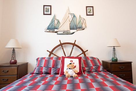 Photo of property in 11-19 Wellington Street, Picton, 7220