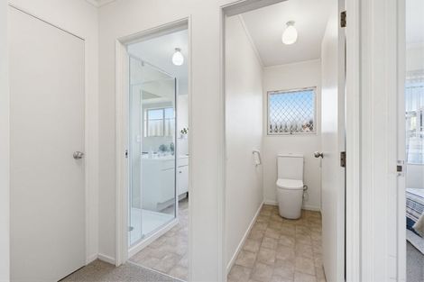 Photo of property in 52 Bodi Place, Te Atatu South, Auckland, 0610